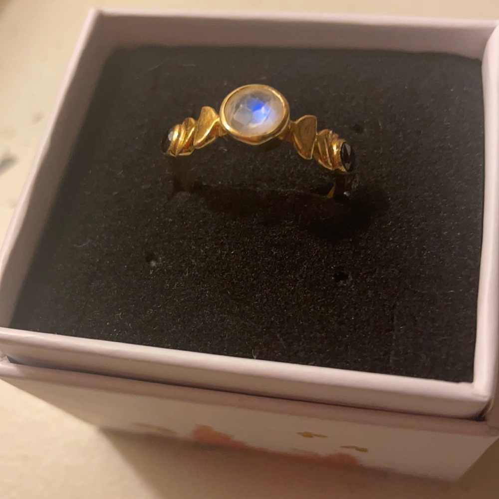 Gorgeous rainbow moonstone moon phase with black onyx - 925 sterling silver gold